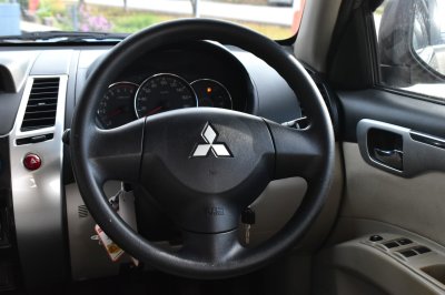 MITSUBISHI PAJERO 2.4 GLS MT YEAR 2014