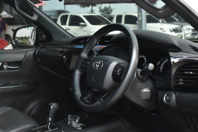 TOYOTA REVO REVO 4ประตู 2.8 ROCCO AT ปี 2019