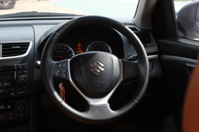SUZUKI SWIFT 1.2 GLX AT YEAR 2017