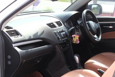 SUZUKI SWIFT 1.2 GLX AT YEAR 2017