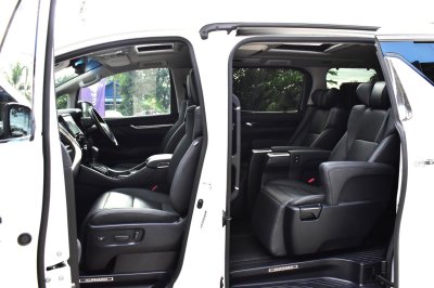 TOYOTA ALPHARD 2.5 S C Package AT ปี 2023