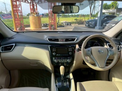 NISSAN XTRAIL 2.0 Hybrid AT ปี 2017