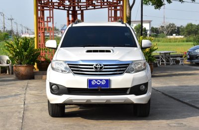 TOYOTA	FORTUNER 3.0 V 2WD AT YEAR 2013