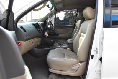 TOYOTA	FORTUNER 3.0 V 2WD AT YEAR 2013