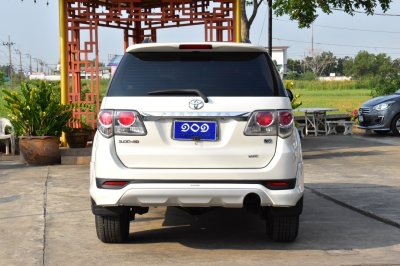 TOYOTA	FORTUNER 3.0 V 2WD AT YEAR 2013
