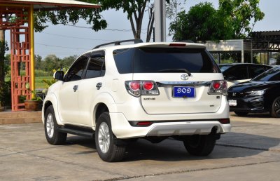 TOYOTA	FORTUNER 3.0 V 2WD AT YEAR 2013