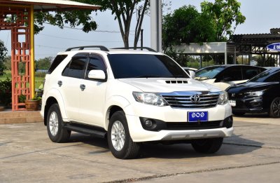 TOYOTA	FORTUNER 3.0 V 2WD AT YEAR 2013