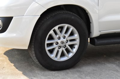 TOYOTA	FORTUNER 3.0 V 2WD AT YEAR 2013