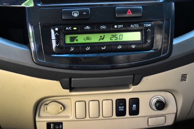 TOYOTA	FORTUNER 3.0 V 2WD AT YEAR 2013