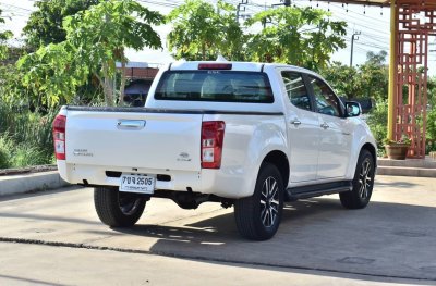 ISUZU DMAX 4dr 3.0 Hi-lander stealth Z-Prestige AT YEAR 2019