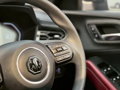 MG 5 1.5 X sunroof	AT YEAR 2021