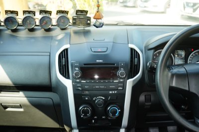 ISUZU  DMAX cab 1.9 Hi-lander L MT YEAR 2019