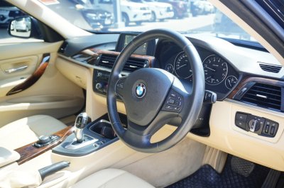 BMW 320i 2.0 (F30) AT YEAR 2015