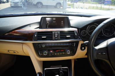 BMW 320i 2.0 (F30) AT YEAR 2015