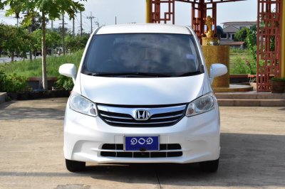 HONDA FREED 1.5 SE AT YEAR 2013