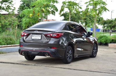 MAZDA 2 1.3 high connect sedan AT YEAR 2019