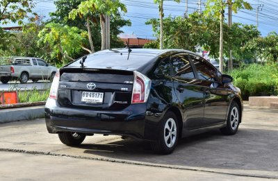 TOYOTA PRIUS 1.8 STANDARD GRADE ปี 2012