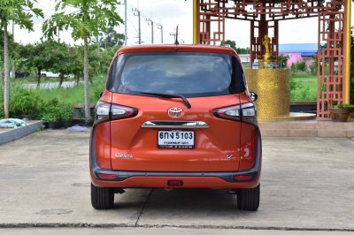 TOYOTA SIENTA 1.5 V AT YEAR 2017