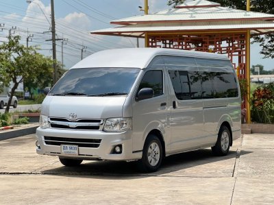 TOYOTA 	COMMUTER 2.5 MT YEAR 2013