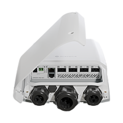 CRS504-4XQ-OUT : Portable 100 Gbps Switch for Outdoor Use | IP66 Weatherproof Enclosure