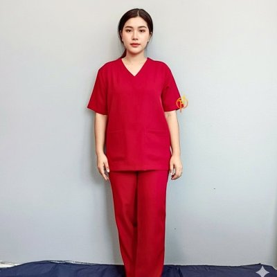 ชุดสครับ คอวีเกย สีแดงเลือดหมู ผ้าโซล่อน