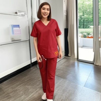 ชุดสครับ สีแดงเลือดหมู ผ้าโทเร 210 เส้น