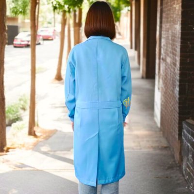 เสื้อกาวน์ยาว ปลายเเขนดึงยาง สีฟ้า