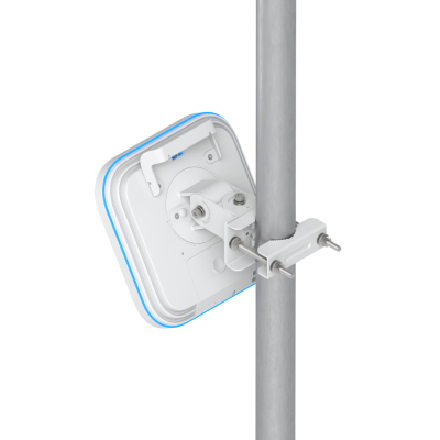 Ubiquiti UniFi E7 Campus pole mount with weatherproof cable entry