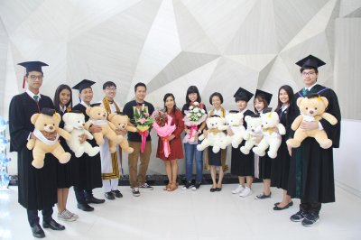 บัณฑิตที่สำเร็จการศึกษา ปีการศึกษา 2560 จำนวน 12 คน