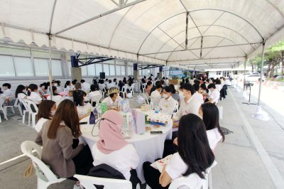 พบปะปีใหม่และมอบประกาศนียบัตรเกียรตินิยม ประจำปีการศึกษา 2564