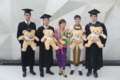 บัณฑิตที่สำเร็จการศึกษา ปีการศึกษา 2560 จำนวน 12 คน