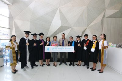 บัณฑิตที่สำเร็จการศึกษา ปีการศึกษา 2561 จำนวน 17 คน