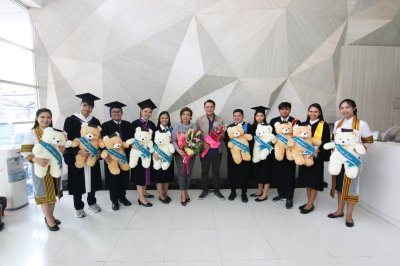 บัณฑิตที่สำเร็จการศึกษา ปีการศึกษา 2561 จำนวน 17 คน