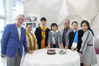 บัณฑิตที่สำเร็จการศึกษา ปีการศึกษา 2564 ร่วมถ่ายรูปจำนวน 3 คน (รอบที่ 2)