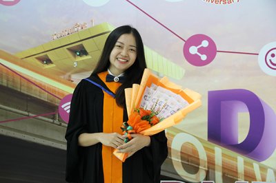 บัณฑิตที่สำเร็จการศึกษา ปีการศึกษา 2565 ร่วมถ่ายรูปจำนวน 12 คน (รอบแรก)