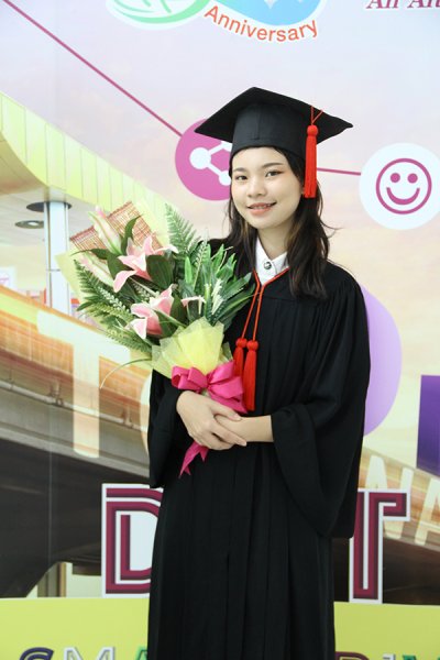 บัณฑิตที่สำเร็จการศึกษา ปีการศึกษา 2565 ร่วมถ่ายรูปจำนวน 12 คน (รอบแรก)