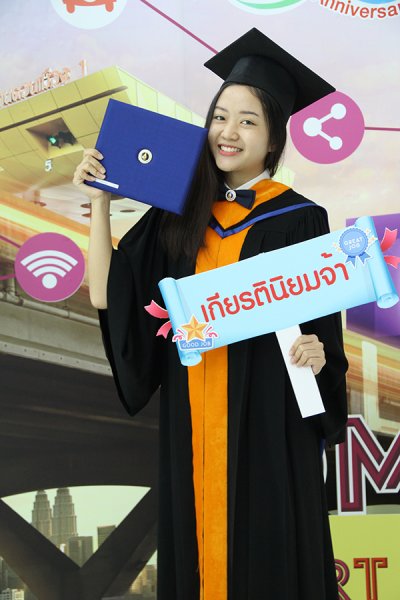 บัณฑิตที่สำเร็จการศึกษา ปีการศึกษา 2565 ร่วมถ่ายรูปจำนวน 12 คน (รอบแรก)