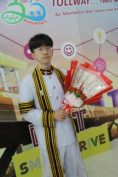 บัณฑิตที่สำเร็จการศึกษา ปีการศึกษา 2565 ร่วมถ่ายรูปจำนวน 12 คน (รอบแรก)