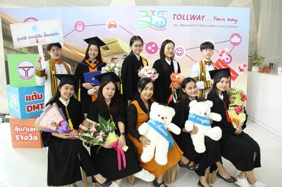 บัณฑิตที่สำเร็จการศึกษา ปีการศึกษา 2565 ร่วมถ่ายรูปจำนวน 12 คน (รอบแรก)