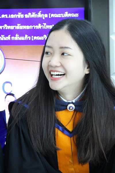 บัณฑิตที่สำเร็จการศึกษา ปีการศึกษา 2565 ร่วมถ่ายรูปจำนวน 12 คน (รอบแรก)