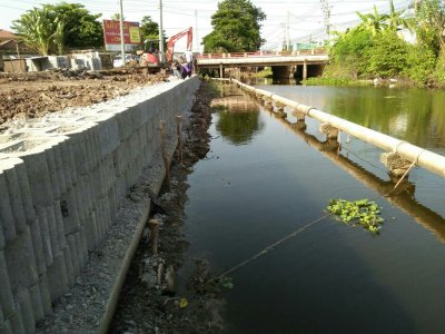 โครงการหมู่บ้านจัดสรร คุณหมอพีรพงศ์ ใช้บล็อกกำแพงกันดิน (ขนาดเล็ก) Retaining Wall Block - Small 