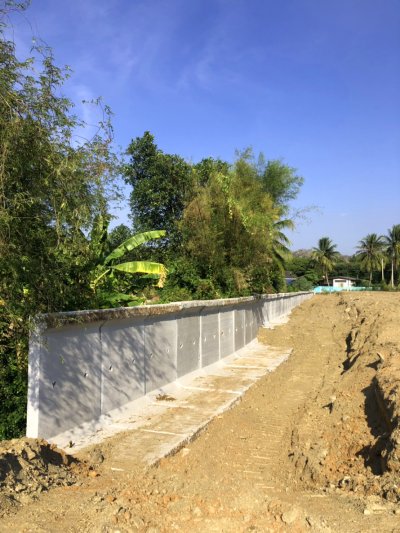 ผลงานการติดตั้ง กำแพงกันสำเร็จรูปพร้อมฐานแผ่ Retaining Wall L Series