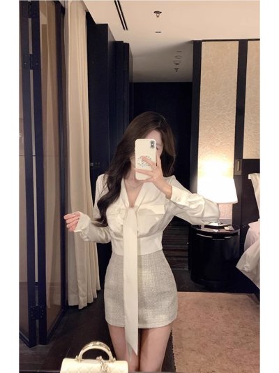 Anna Mini Skirt กระโปรงสั้นทรงเอ ลายตาราง สีครีมละมุนแมทช์ง่าย