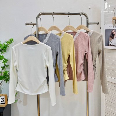 Rosie top, V-neck long-sleeved shirt, stretch fabric, comfortable to wear, with rose brooch
