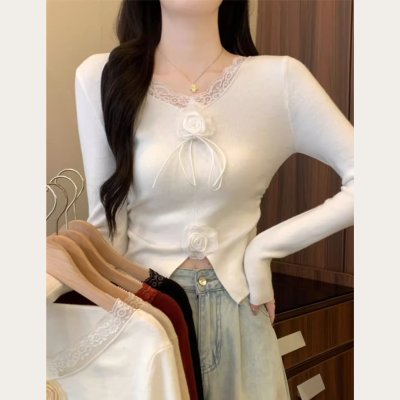 Rosie top, V-neck long-sleeved shirt, stretch fabric, comfortable to wear, with rose brooch