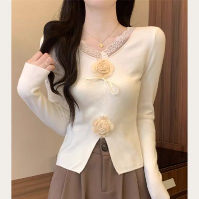 Rosie top, V-neck long-sleeved shirt, stretch fabric, comfortable to wear, with rose brooch