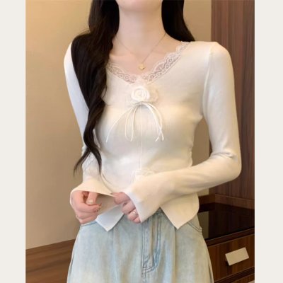 Rosie top, V-neck long-sleeved shirt, stretch fabric, comfortable to wear, with rose brooch