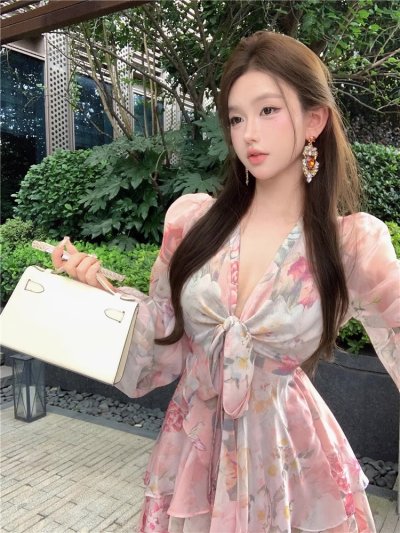 Floral Dress เดรสสั้นพิมพ์ลายดอกไม้