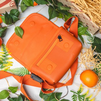 Cosmic Orange กระเป๋าสะพายข้าง แบรนด์ HOBS (100% Genunie) รุ่น Pure Orange ขนาด 9 นิ้ว