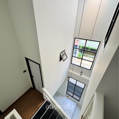 Townhome 3 ชั้น รีโนเวทสวยเสมือนใหม่ 24 ตร.ว. ใกล้แม็คโครพิษณุโลก
